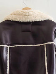 Damenjacke mit kurzem Revers, langen Ärmeln, schmaler Silhouette, modisch und individuell